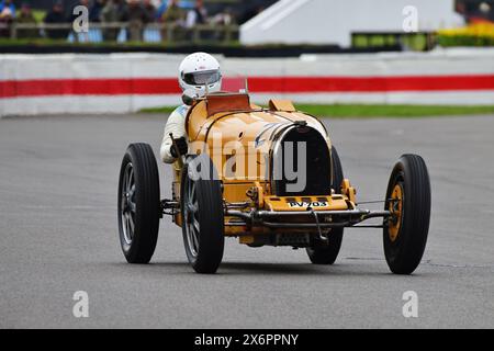 Jonathan Bailey, Bugatti Type 35C, Grover Williams Trophy, 20 Minuten Rennstrecke für Grand Prix-Fahrzeuge vor dem Krieg, hauptsächlich aus der Zeit von 1920 bis 1931, Stockfoto