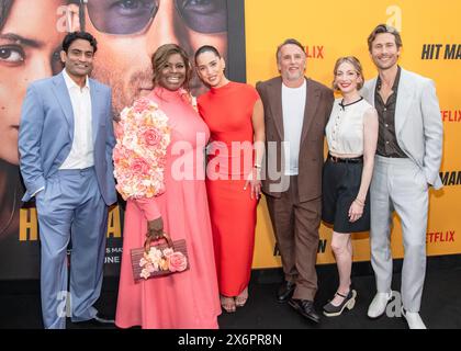 AUSTIN, TEXAS - 15. MAI: (L-R) Sanjay Rao, Retta, Adria Arjona, Richard Linklater, Molly Bernard, und Glen Powell nahm am 15. Mai 2024 im Paramount Theatre in Austin, Texas, an der Premiere von Netflix's „Hit man“ und Glen Powells Einführung in die Texas Film Hall of Fame Teil. (Foto: Maggie Boyd/SIPA USA) Credit: SIPA USA/Alamy Live News Stockfoto