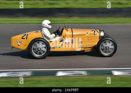 Jonathan Bailey, Bugatti Type 35C, Grover Williams Trophy, 20 Minuten Rennstrecke für Grand Prix-Fahrzeuge vor dem Krieg, hauptsächlich aus der Zeit von 1920 bis 1931, Stockfoto