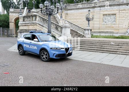 Bologna, Italien. Mai 2024. Bologna, scalinata della montagnola, nella notte del 15 maggio è stato accoltellato a morte un ragazzo tunisino di 21 anni dopo una tentata rapina. Bologna, Italia - Cronaca - Giovedì 16 Maggio 2024 ( Foto Guido Calamosca/LaPresse ) Bologna, Bergtreppe, in der Nacht des 15. Mai wurde ein 21-jähriger tunesischer Junge nach einem versuchten Raubüberfall erstochen. News - Bologna, Italien - so, 16. do 2024 ( Foto Guido Calamosca/LaPresse ) Credit: LaPresse/Alamy Live News Stockfoto