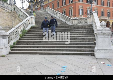 Bologna, Italien. Mai 2024. Bologna, scalinata della montagnola, nella notte del 15 maggio è stato accoltellato a morte un ragazzo tunisino di 21 anni dopo una tentata rapina. Bologna, Italia - Cronaca - Giovedì 16 Maggio 2024 ( Foto Guido Calamosca/LaPresse ) Bologna, Bergtreppe, in der Nacht des 15. Mai wurde ein 21-jähriger tunesischer Junge nach einem versuchten Raubüberfall erstochen. News - Bologna, Italien - so, 16. do 2024 ( Foto Guido Calamosca/LaPresse ) Credit: LaPresse/Alamy Live News Stockfoto