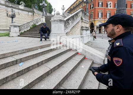 Bologna, Italien. Mai 2024. Bologna, scalinata della montagnola, nella notte del 15 maggio è stato accoltellato a morte un ragazzo tunisino di 21 anni dopo una tentata rapina. Bologna, Italia - Cronaca - Giovedì 16 Maggio 2024 ( Foto Guido Calamosca/LaPresse ) Bologna, Bergtreppe, in der Nacht des 15. Mai wurde ein 21-jähriger tunesischer Junge nach einem versuchten Raubüberfall erstochen. News - Bologna, Italien - so, 16. do 2024 ( Foto Guido Calamosca/LaPresse ) Credit: LaPresse/Alamy Live News Stockfoto