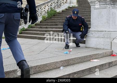 Bologna, Italien. Mai 2024. Bologna, scalinata della montagnola, nella notte del 15 maggio è stato accoltellato a morte un ragazzo tunisino di 21 anni dopo una tentata rapina. Bologna, Italia - Cronaca - Giovedì 16 Maggio 2024 ( Foto Guido Calamosca/LaPresse ) Bologna, Bergtreppe, in der Nacht des 15. Mai wurde ein 21-jähriger tunesischer Junge nach einem versuchten Raubüberfall erstochen. News - Bologna, Italien - so, 16. do 2024 ( Foto Guido Calamosca/LaPresse ) Credit: LaPresse/Alamy Live News Stockfoto