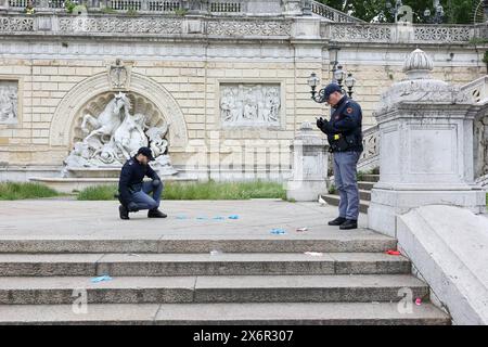 Bologna, Italien. Mai 2024. Bologna, scalinata della montagnola, nella notte del 15 maggio è stato accoltellato a morte un ragazzo tunisino di 21 anni dopo una tentata rapina. Bologna, Italia - Cronaca - Giovedì 16 Maggio 2024 ( Foto Guido Calamosca/LaPresse ) Bologna, Bergtreppe, in der Nacht des 15. Mai wurde ein 21-jähriger tunesischer Junge nach einem versuchten Raubüberfall erstochen. News - Bologna, Italien - so, 16. do 2024 ( Foto Guido Calamosca/LaPresse ) Credit: LaPresse/Alamy Live News Stockfoto