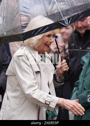 Königin Camilla kommt zu einem Besuch im Lamb House, einst Heimat der Schriftsteller Henry James, Rumer Godden und E. F. Benson, in Rye, East Sussex, um an einer Garden Party mit Organisationen teilzunehmen, um die berühmte Literaturgeschichte von Rye zu feiern. Bilddatum: Donnerstag, 16. Mai 2024. Stockfoto