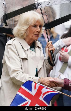 Königin Camilla kommt zu einem Besuch im Lamb House, einst Heimat der Schriftsteller Henry James, Rumer Godden und E. F. Benson, in Rye, East Sussex, um an einer Garden Party mit Organisationen teilzunehmen, um die berühmte Literaturgeschichte von Rye zu feiern. Bilddatum: Donnerstag, 16. Mai 2024. Stockfoto