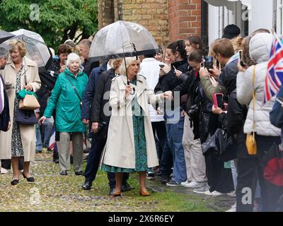 Königin Camilla kommt zu einem Besuch im Lamb House, einst Heimat der Schriftsteller Henry James, Rumer Godden und E. F. Benson, in Rye, East Sussex, um an einer Garden Party mit Organisationen teilzunehmen, um die berühmte Literaturgeschichte von Rye zu feiern. Bilddatum: Donnerstag, 16. Mai 2024. Stockfoto