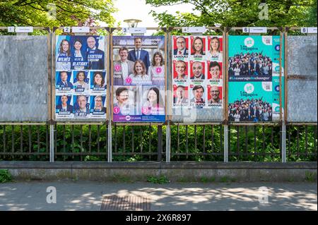 Laeken, Hauptstadt Brüssel, Belgien - 12. Mai 2024 - Wahlplakate mit Kandidaten für den Wahlkampf 2024 Stockfoto