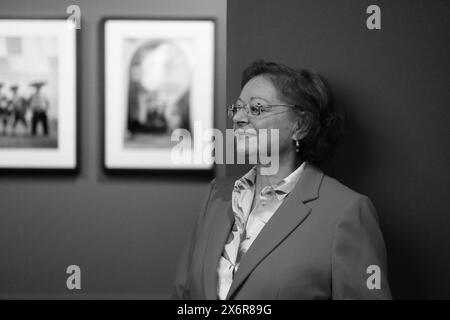 Die Fotografin Cristina Garcia Rodero posiert bei der Eröffnung ihrer Ausstellung „Hidden Spain“ im Circulo de Bellas Artes am 16. Mai 2024 in Madrid. Stockfoto