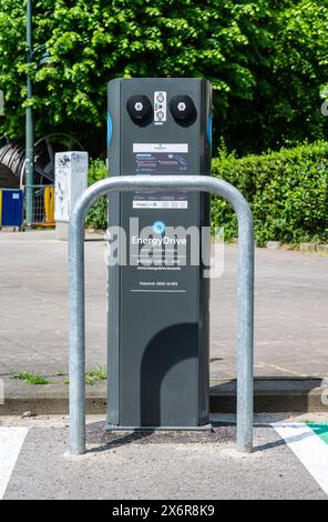 Laeken, Hauptstadt Brüssel, Belgien - 12. Mai 2024 - öffentliche ladestation für Elektroautos Stockfoto