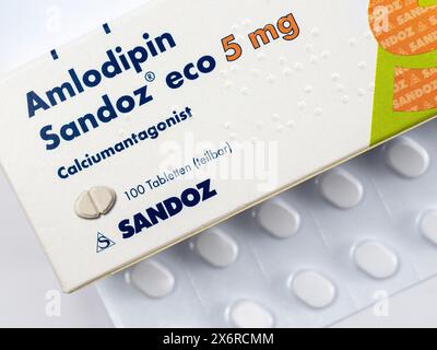 Zürich, Schweiz - 16. Mai 2024: Amlodipin ist ein Kalziumkanalblocker-Medikament von Sandoz, das zur Behandlung von Bluthochdruck - Hyperte eingesetzt wird Stockfoto