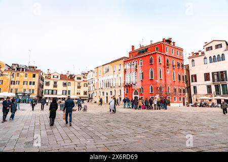 Venedig, Italien - 2. April 2022: Campo Sant'Angelo, auch bekannt als Campo Sant'Anzolo, ist ein Stadtplatz im Sestiere von San Marco, in der Stadt Venic Stockfoto