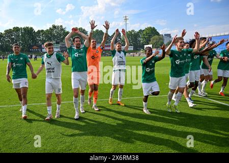 Deinze, Belgien. Mai 2024. Die Spieler von Lommel feiern, nachdem sie ein Fußballspiel zwischen KMSK Deinze und SK Lommel im Finale der Promotion Play offs gewonnen haben - zweites Leg in der Challenger Pro League 2023-2024, am Montag, den 12. Mai 2024 in Deinze, Belgien. Quelle: Sportpix/Alamy Live News Stockfoto