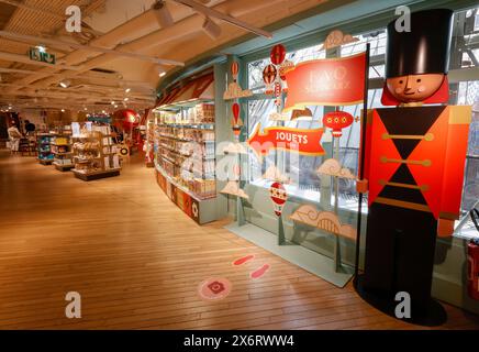 DIE ERSTE FAO SCHWARZ ERÖFFNET IN PARIS Stockfoto