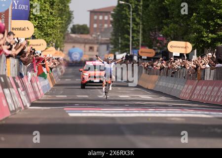 Fano, Italien. Mai 2024. Alaphilippe Julian (Team Soudal - Quickstep) gewinnt die 12. Etappe des Giro d'Italia von Martinsicuro nach Fano, Italien - Donnerstag, 16. Mai 2024 - Sport, Radfahren (Foto: Massimo Paolone /LaPresse) Credit: LaPresse/Alamy Live News Stockfoto