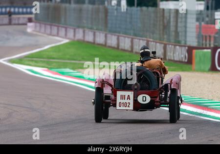 Imola, Italie. Mai 2024. RUSSELL George (gbr) fuhr den 100 Jahre alten Mercedes-Rennwagen während der Formel 1 MSC Cruises Gran Premio del Made in Italy e Dell'Emilia-Romagne 2024, 7. Runde der Formel-1-Weltmeisterschaft 2024 vom 17. Bis 19. Mai 2024 auf dem Autodromo Enzo e Dino Ferrari in Imola, Italien - Foto DPPI Credit: DPPI Media/Alamy Live News Stockfoto