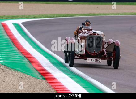 Imola, Italie. Mai 2024. RUSSELL George (gbr) fuhr den 100 Jahre alten Mercedes-Rennwagen während der Formel 1 MSC Cruises Gran Premio del Made in Italy e Dell'Emilia-Romagne 2024, 7. Runde der Formel-1-Weltmeisterschaft 2024 vom 17. Bis 19. Mai 2024 auf dem Autodromo Enzo e Dino Ferrari in Imola, Italien - Foto DPPI Credit: DPPI Media/Alamy Live News Stockfoto