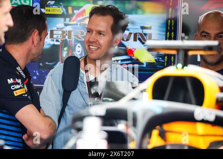 VETTEL Sebastian, ehemaliger F1-Champion, in der Red Bull Racing Garage, während der Formel 1 MSC Cruises Gran Premio del Made in Italy e Dellâ&#x80;&#x99;Emilia-Romagne 2024, 7. Runde der Formel-1-Weltmeisterschaft 2024 vom 17. Bis 19. Mai 2024 auf dem Autodromo Enzo e Dino Ferrari in Imola, Italien Stockfoto