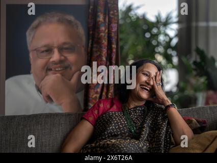 Mumbai, Indien. August 2023. MUMBAI, INDIEN – 9. AUGUST: Rekha jhunjhunwala, Ehefrau von Rakesh jhunjhunwala posiert für das Foto in ihrem Haus Rare Villa, Malabar Hill am 9. August 2023 in Mumbai, Indien. (Foto: Satish Bate/Hindustan Times/SIPA USA) Credit: SIPA USA/Alamy Live News Stockfoto