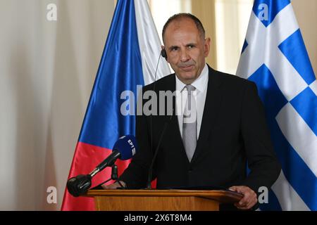 Prag, Tschechische Republik. Mai 2024. Der griechische Außenminister Giorgos Gerapetritis wurde während einer gemeinsamen Pressekonferenz in Prag gesehen. Der griechische Außenminister Giorgos Gerapetritis besuchte die Tschechische Republik und traf in Prag mit dem tschechischen Außenminister Jan Lipavsky zusammen. (Foto: Tomas Tkacik/SOPA Images/SIPA USA) Credit: SIPA USA/Alamy Live News Stockfoto