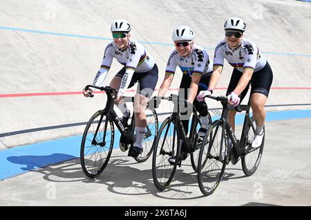 Dudenhofen, Deutschland. Mai 2024. Radsport/Strecke: BDR präsentiert seine Bahnradsprintern für die Olympischen Spiele. Die Sprinter Pauline Grabosch (von links) Emma Hinze und Lea Sophie Friedrich. Quelle: Bernd Weißbrod/dpa/Alamy Live News Stockfoto