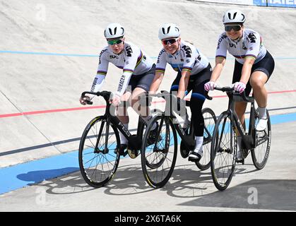 Dudenhofen, Deutschland. Mai 2024. Radsport/Strecke: BDR präsentiert seine Bahnradsprintern für die Olympischen Spiele. Die Sprinter Pauline Grabosch (von links) Emma Hinze und Lea Sophie Friedrich. Quelle: Bernd Weißbrod/dpa/Alamy Live News Stockfoto