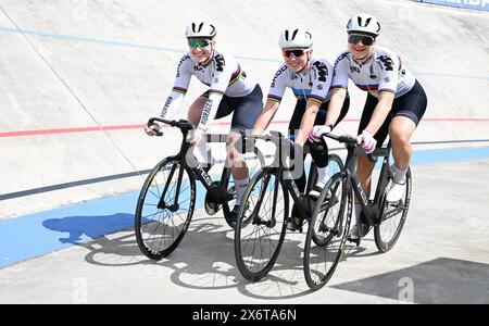 Dudenhofen, Deutschland. Mai 2024. Radsport/Strecke: BDR präsentiert seine Bahnradsprintern für die Olympischen Spiele. Die Sprinter Pauline Grabosch (von links) Emma Hinze und Lea Sophie Friedrich. Quelle: Bernd Weißbrod/dpa/Alamy Live News Stockfoto