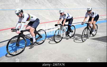 Dudenhofen, Deutschland. Mai 2024. Radsport/Strecke: BDR präsentiert seine Bahnradsprintern für die Olympischen Spiele. Die Sprinter Pauline Grabosch (von links) Emma Hinze und Lea Sophie Friedrich. Quelle: Bernd Weißbrod/dpa/Alamy Live News Stockfoto