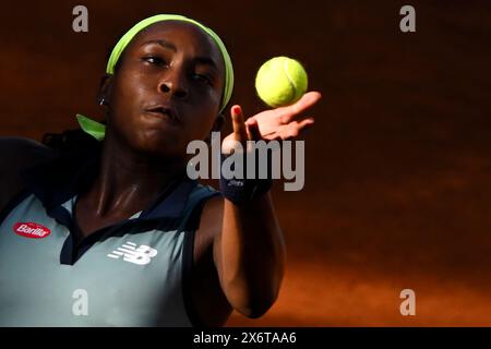 Rom, Italien. Mai 2024. Coco Gauff aus den Vereinigten Staaten im Spiel gegen IgA Swiatek aus Polen beim Internazionali BNL d’Italia 2024 Tennis Turnier im Foro Italico in Rom, Italien am 16. Mai 2024. IgA Swiatek besiegte Coco Gauff mit 6:4, 6:3. Quelle: Insidefoto di andrea staccioli/Alamy Live News Stockfoto