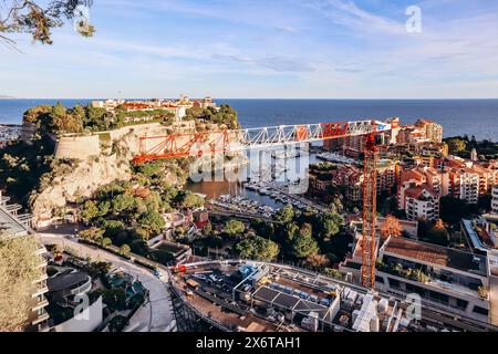 Monaco, Monaco - 15. Dezember 2023: Panoramablick auf Monaco bei Sonnenuntergang Stockfoto