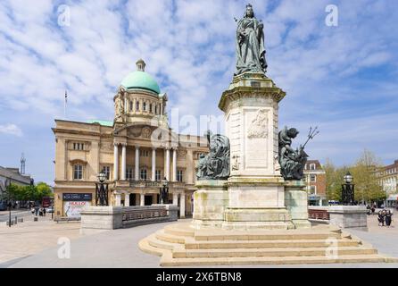 Hull City Hall am Queen Victoria Square mit Queen Victoria Statue Kingston upon Hull Yorkshire England Großbritannien GB Europa Stockfoto