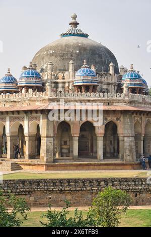 Historisches Denkmal des Isa Khan Grabes in Neu-Delhi, Indien, aufgenommen im Dezember 2018 Stockfoto