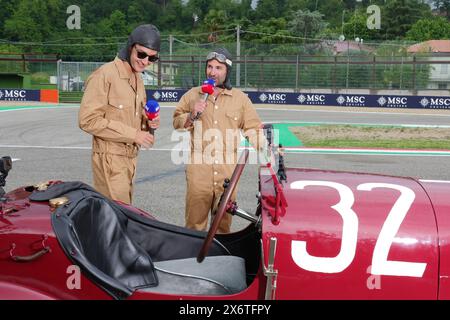 RUSSELL George (gbr), der den 100 Jahre alten Mercedes-Rennwagen fährt, GLOCK Timo, ehemaliger F1-Fahrer, porträtiert die Formel 1 MSC Cruises Gran Premio del Made in Italy e Dellâ&#x80;&#x99;Emilia-Romagne 2024, 7. Runde der Formel-1-Weltmeisterschaft 2024 vom 17. Bis 19. Mai, 2024 auf dem Autodromo Enzo e Dino Ferrari in Imola, Italien Stockfoto