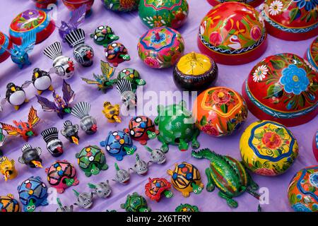 Tlacolula, Oaxaca, Mexiko. Tlacolula-Markt. Handbemalte Holztiere aus Copal Wood. Alebrijes. Stockfoto