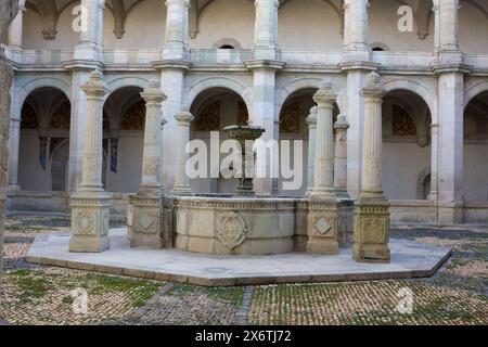 Oaxaca; Mexiko; Nordamerika. Hofbrunnen, Museo de las Culturas de Oaxaca. Früher Teil des Klosters der Kirche Santo Domingo. Stockfoto