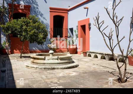 Oaxaca; Mexiko; Nordamerika. Hof des Hauses Benito Juarez, Mexikos erster indigener Präsident. Manuel Garcia Vigil Street. Stockfoto