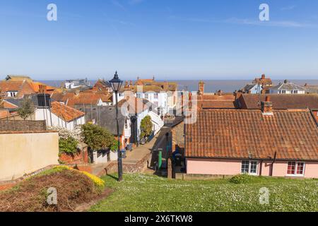 Aldeburgh, Suffolk. UK. Blick auf die Gebäude von der Spitze der Town Steps. Stockfoto