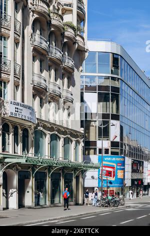 Paris, Frankreich - 1. Oktober 2023: Blick auf die Rue de Rennes und in Paris Stockfoto