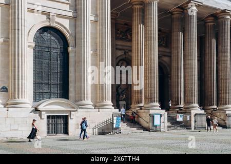 Paris, Frankreich - 1. Oktober 2023: Place Saint Sulpice in Paris Stockfoto