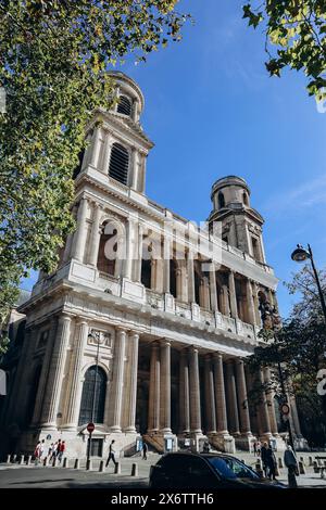 Paris, Frankreich - 1. Oktober 2023: Place Saint Sulpice in Paris Stockfoto