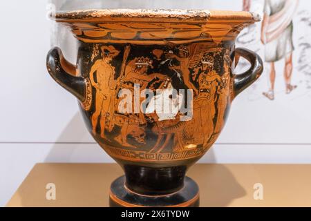 Griechischer rotfiguriger Glockenkrater, 4. Jahrhundert v. Chr., Ategua, xiberische Kultur, Iberisches Museum von Jaén, Andalusien, Spanien. Stockfoto