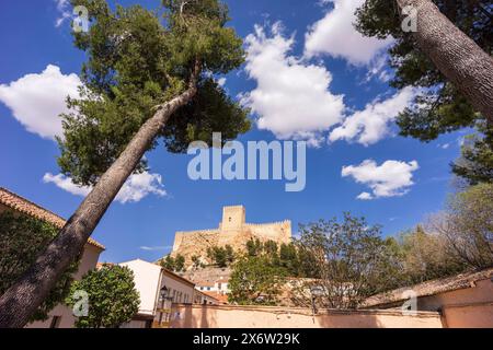 Schloss Almansa, nationales historisches und künstlerisches Denkmal, 14. Jahrhundert auf den Überresten von Almohad, Almansa, Provinz Albacete, Castilla-La Mancha, Spanien. Stockfoto