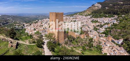 Castillo de la Yedra - Schloss der vier Ecken - Stadt Cazorla, Naturpark der Sierras de Cazorla, Segura und Las Villas, Provinz Jaén, Andalusien, Spanien. Stockfoto