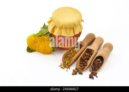 Honigglas und Gewürze mit Löwenzahn Blumen Stockfoto