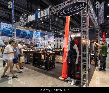 Bangkok, Thailand. Mai 2024. Der Stand von Blue Ocean Thailand, der Tauchausrüstung verkauft, im Queen Sirikit National Convention Center. Die Thailand Dive Expo (TDEX) 2024 ist eine Veranstaltung für Tauchbegeisterte, bei der die neuesten Tauchausrüstung, Tauchziele und Unterwasserfotografie vorgestellt werden. Dieses Jahr ist das 20. Event aufgrund eines wachsenden Szenarios von Tauchaktivitäten im Land und des Potenzials von Tauchattraktionen für Taucher aus der ganzen Welt. (Credit Image: © Nathalie Jamois/SOPA Images via ZUMA Press Wire) NUR REDAKTIONELLE VERWENDUNG! Nicht für kommerzielle ZWECKE! Stockfoto