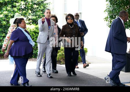 Die Brown v. Board of Education Kläger und Familienmitglieder verlassen nach ihrem Treffen mit US-Präsident Joe Biden am 16. Mai 2024 im Weißen Haus in Washington. Guthaben: Yuri Gripas/Pool über CNP/MediaPunch Stockfoto