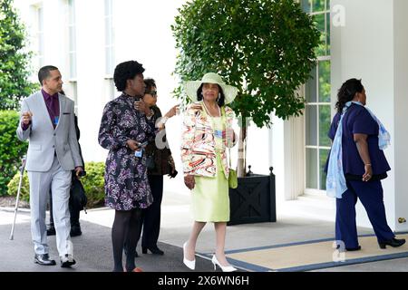 Die Brown v. Board of Education Kläger und Familienmitglieder verlassen nach ihrem Treffen mit US-Präsident Joe Biden am 16. Mai 2024 im Weißen Haus in Washington. Guthaben: Yuri Gripas/Pool über CNP/MediaPunch Stockfoto