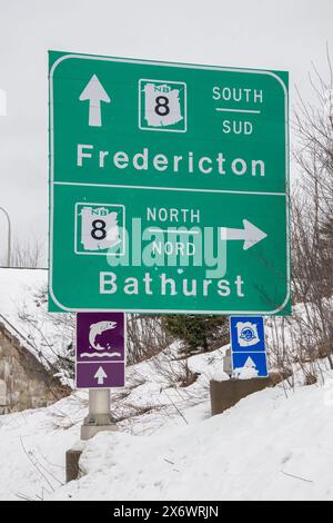 Highway-Schild auf NB 8 in Miramichi, New Brunswick, Kanada Stockfoto