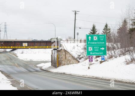 Highway-Schild auf NB 8 in Miramichi, New Brunswick, Kanada Stockfoto