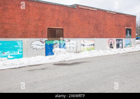 Verschiedene Wandmalereien im Eastside Creative Centre Gebäude in Miramichi, New Brunswick, Kanada Stockfoto